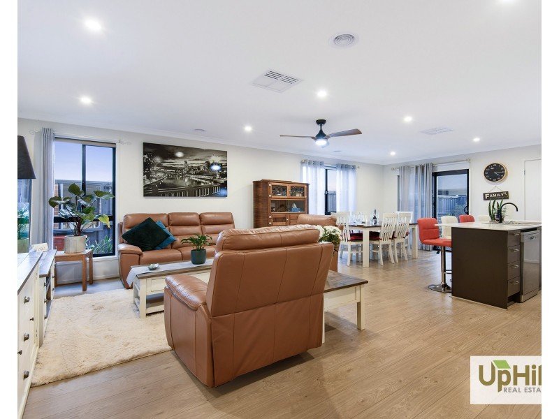 10 Luxembourg Avenue, Clyde North VIC 3978