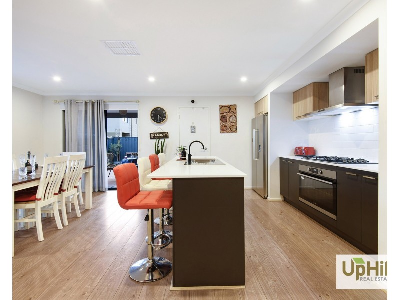 10 Luxembourg Avenue, Clyde North VIC 3978