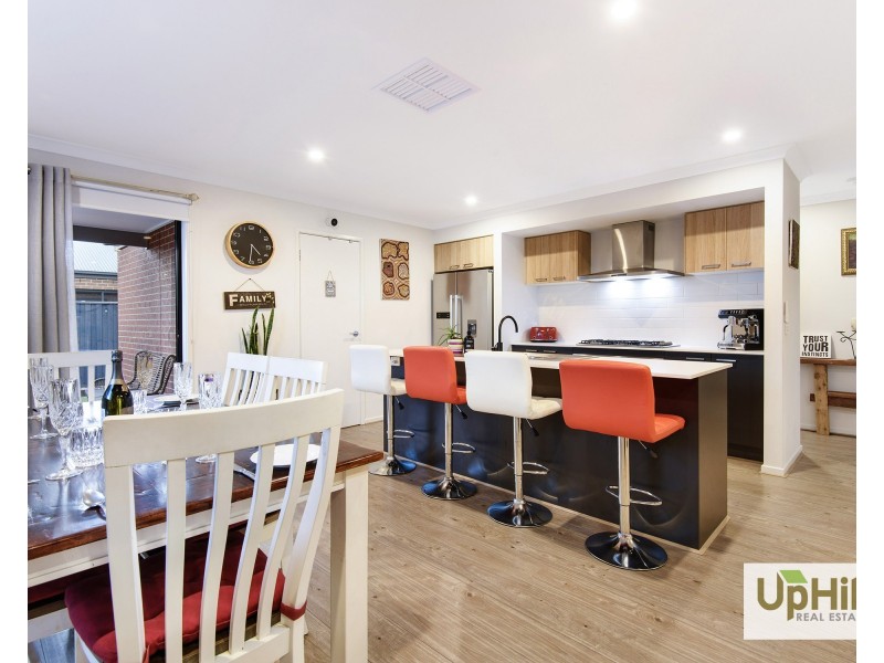 10 Luxembourg Avenue, Clyde North VIC 3978