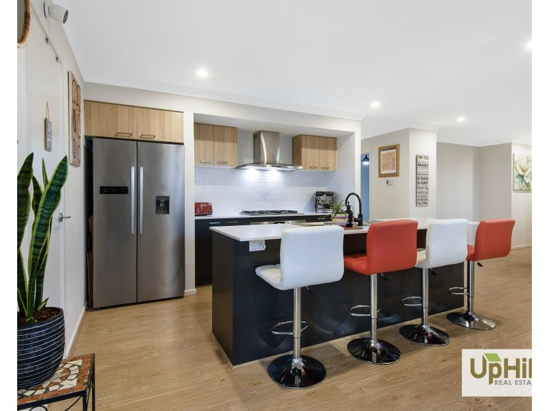 10 Luxembourg Avenue, Clyde North VIC 3978