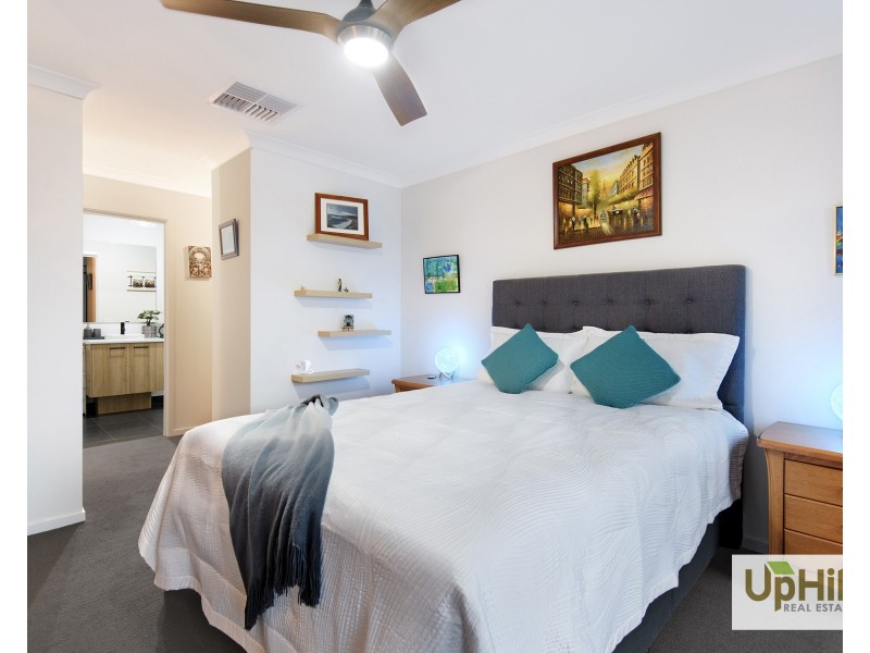 10 Luxembourg Avenue, Clyde North VIC 3978