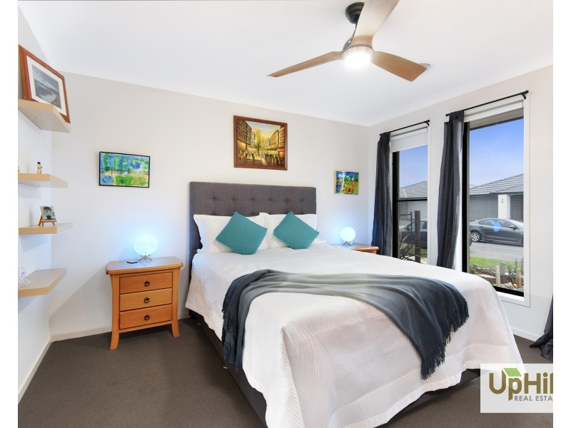 10 Luxembourg Avenue, Clyde North VIC 3978