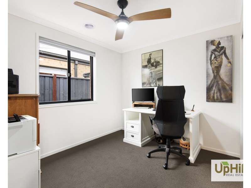 10 Luxembourg Avenue, Clyde North VIC 3978