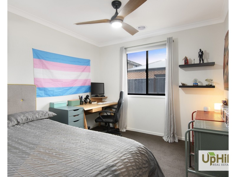 10 Luxembourg Avenue, Clyde North VIC 3978