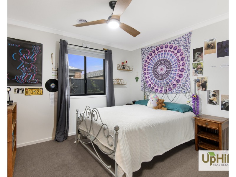 10 Luxembourg Avenue, Clyde North VIC 3978