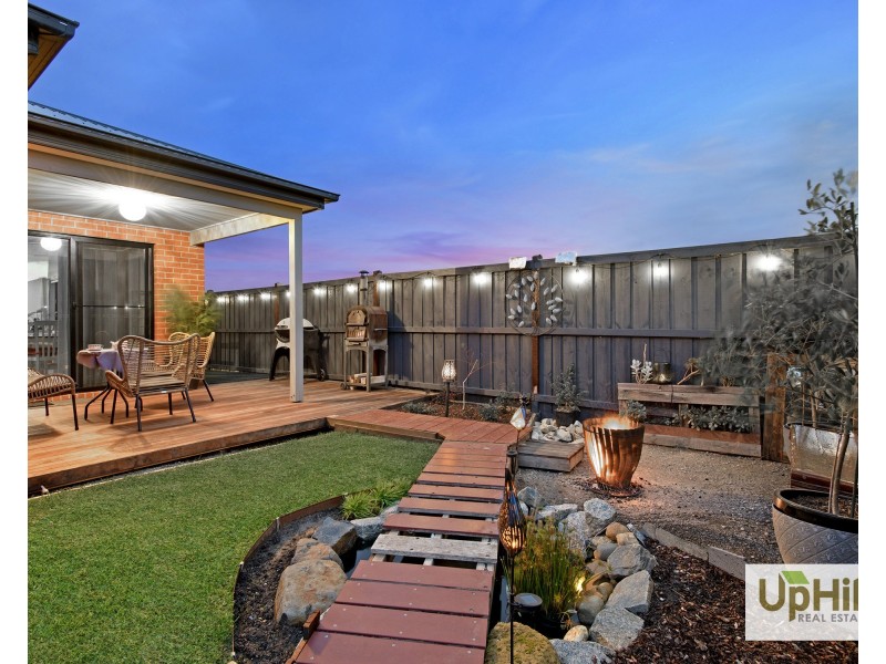 10 Luxembourg Avenue, Clyde North VIC 3978