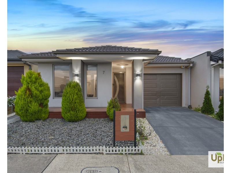 7 Cochin Drive, Clyde North VIC 3978