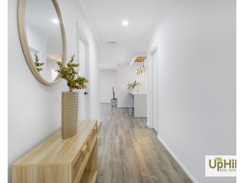 4 Ochre Street, Clyde North VIC 3978