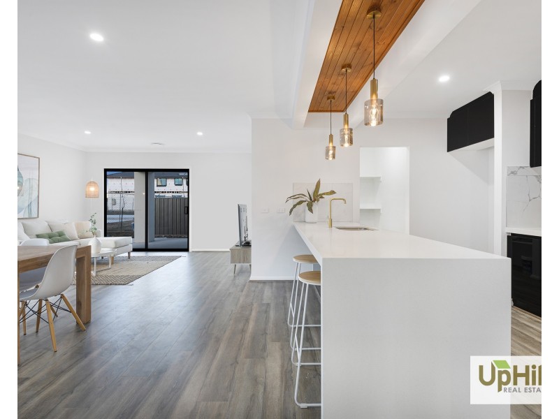 4 Ochre Street, Clyde North VIC 3978