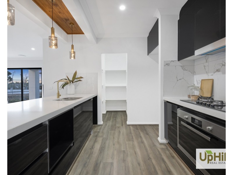 4 Ochre Street, Clyde North VIC 3978