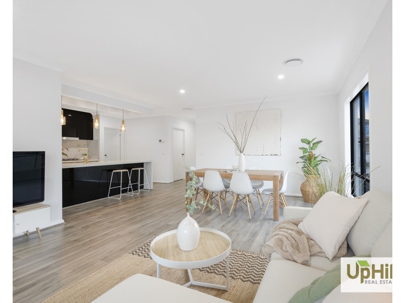 4 Ochre Street, Clyde North VIC 3978