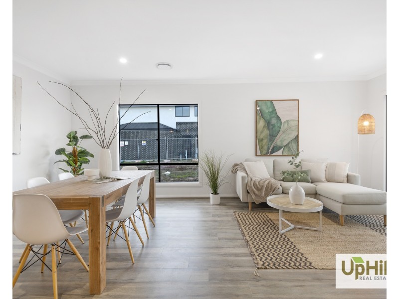 4 Ochre Street, Clyde North VIC 3978