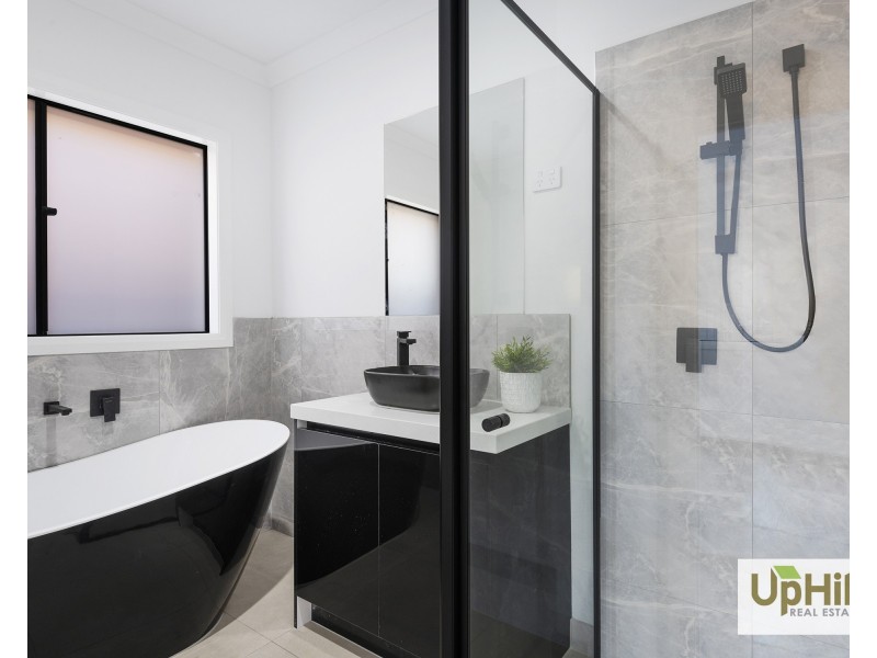 4 Ochre Street, Clyde North VIC 3978