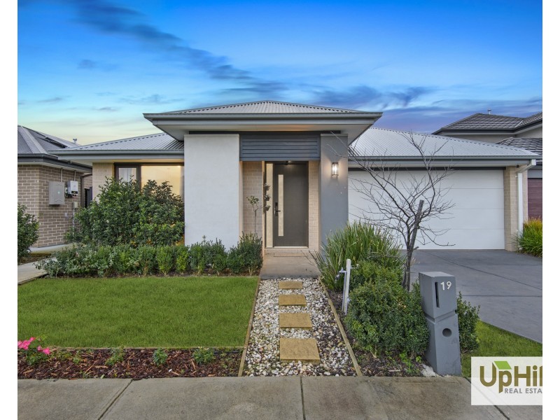 19 Destiny Drive, Cranbourne North VIC 3977