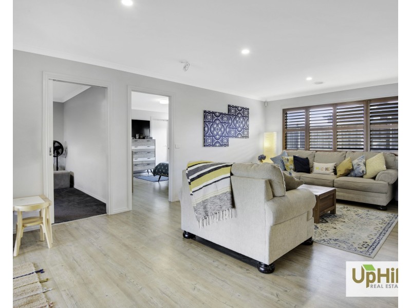 23 Speargrass Close, Clyde North VIC 3978