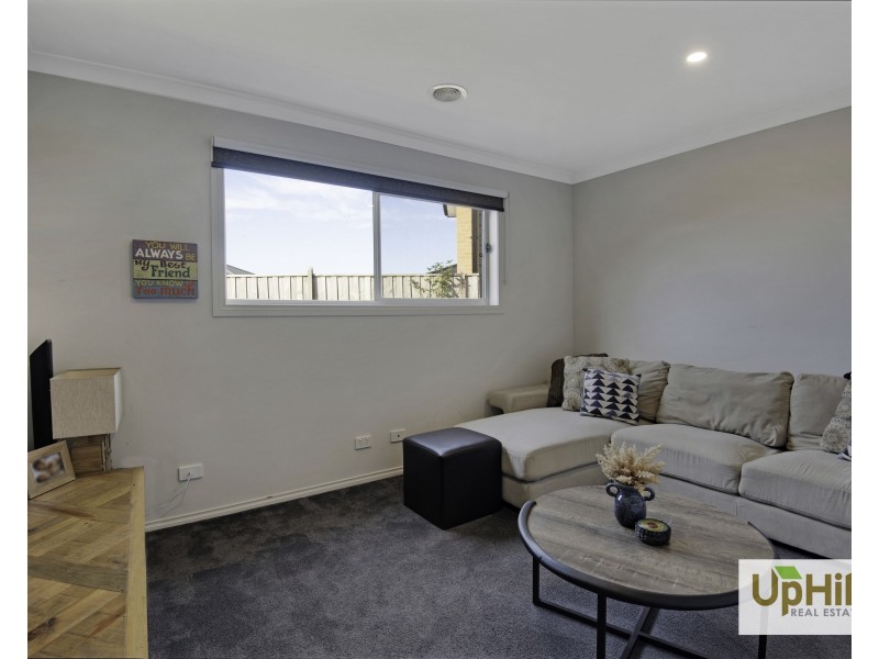 23 Speargrass Close, Clyde North VIC 3978