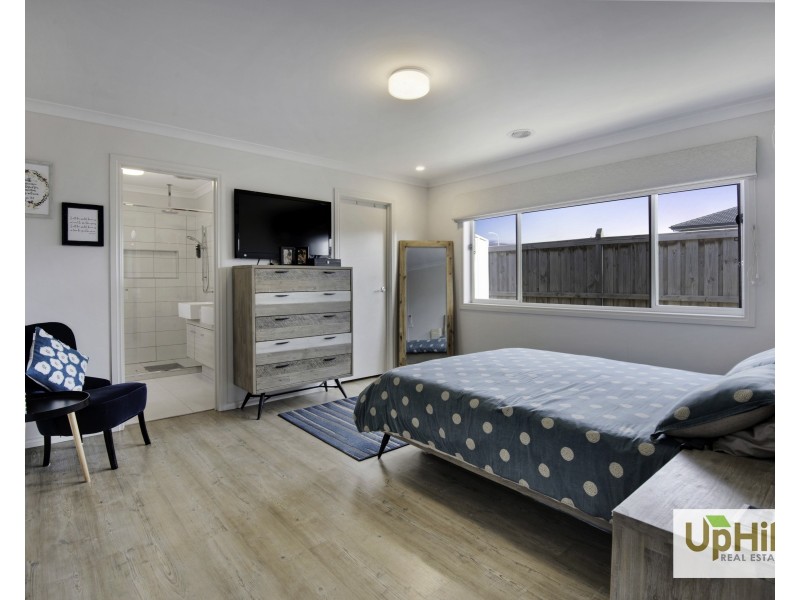 23 Speargrass Close, Clyde North VIC 3978