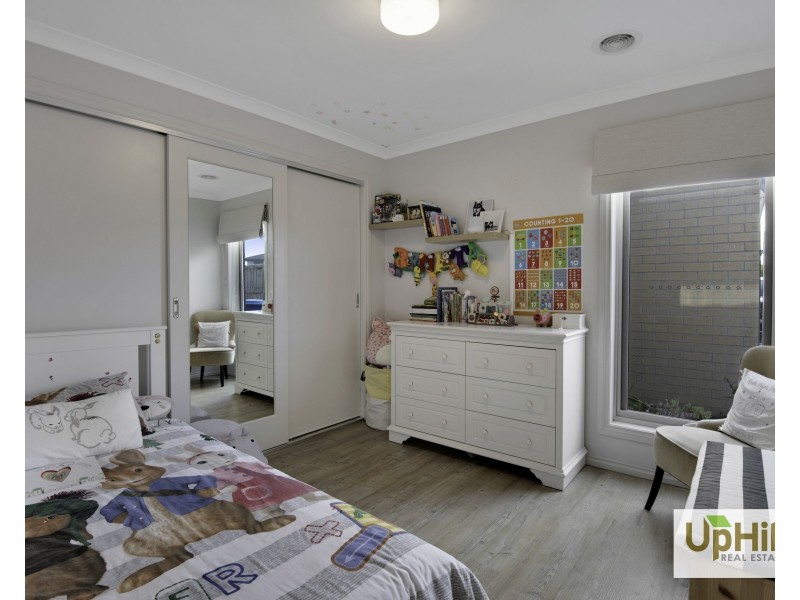 23 Speargrass Close, Clyde North VIC 3978