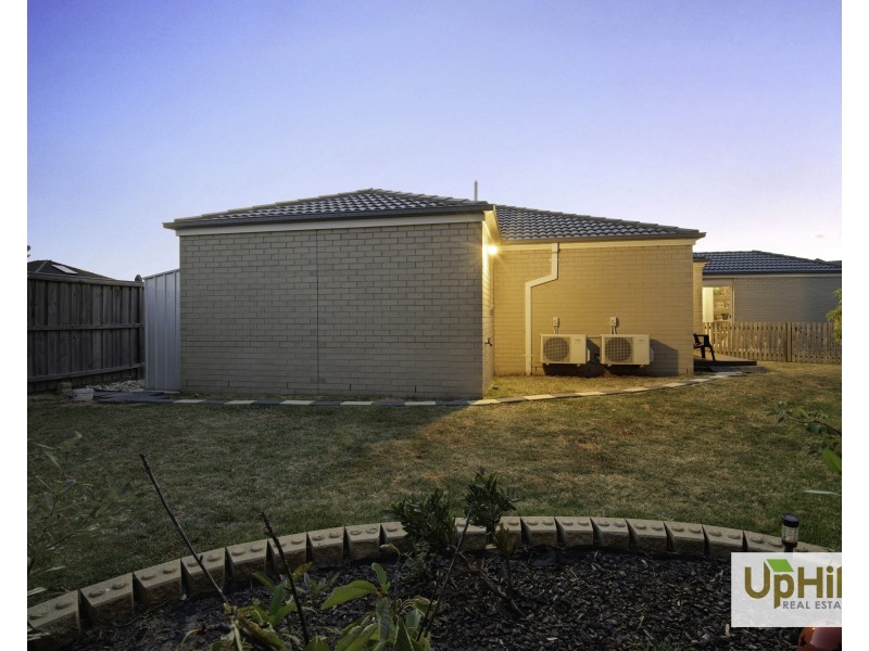 23 Speargrass Close, Clyde North VIC 3978