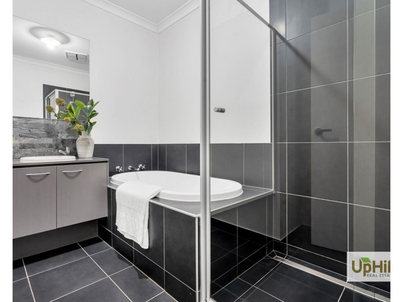 9 Pyrenees Road, Clyde VIC 3978