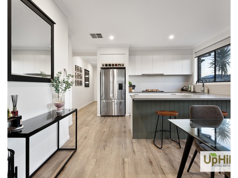 88 Athenaeum Avenue, Clyde North VIC 3978