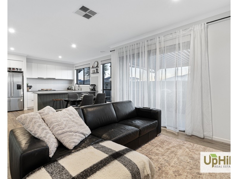 88 Athenaeum Avenue, Clyde North VIC 3978