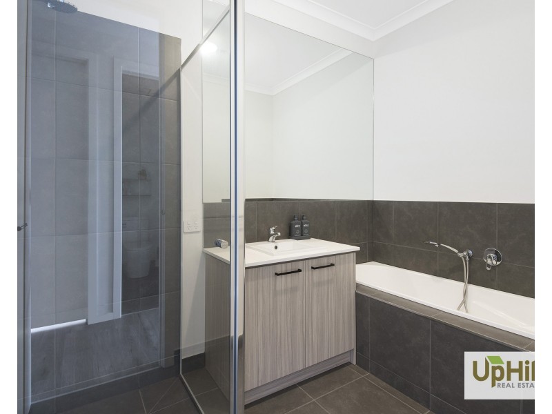 88 Athenaeum Avenue, Clyde North VIC 3978