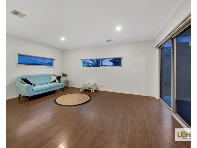 23 Elmtree Crescent, Clyde North VIC 3978