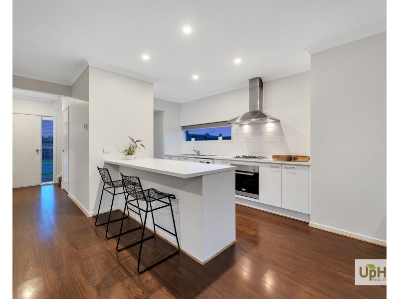23 Elmtree Crescent, Clyde North VIC 3978