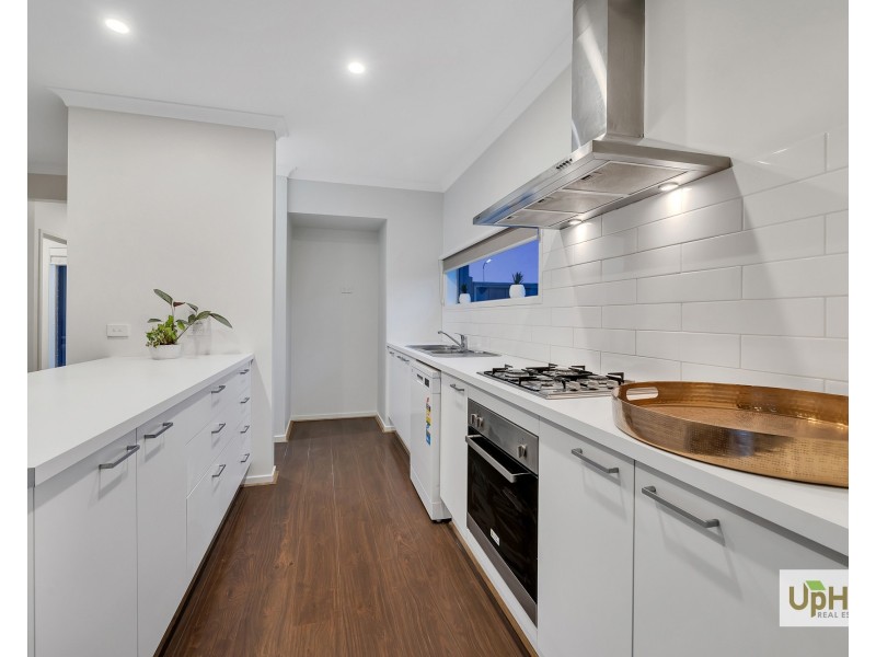 23 Elmtree Crescent, Clyde North VIC 3978