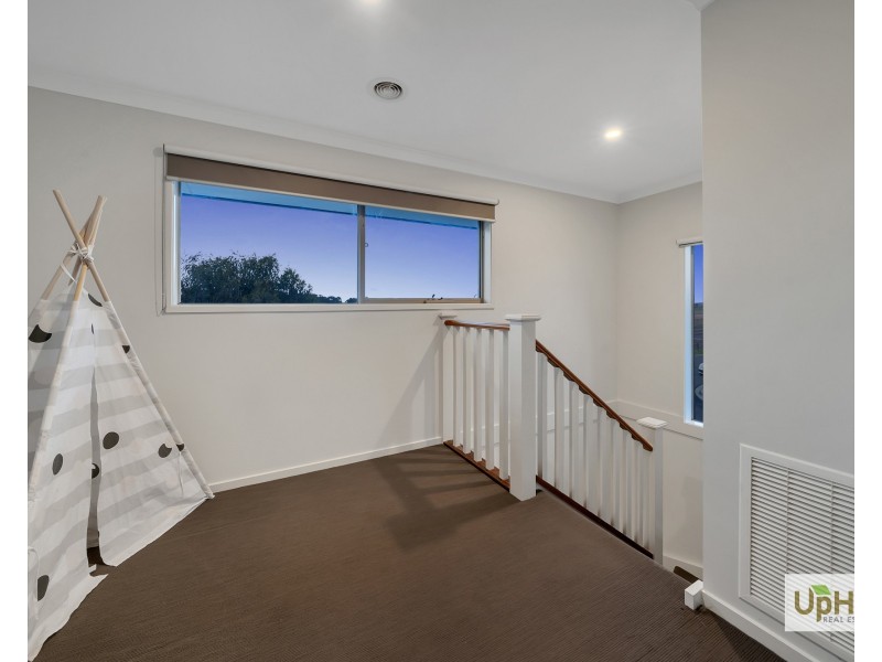 23 Elmtree Crescent, Clyde North VIC 3978