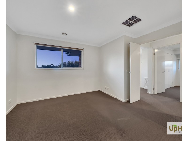 23 Elmtree Crescent, Clyde North VIC 3978