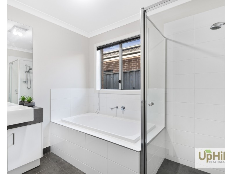 129 Everlasting Boulevard, Cranbourne West VIC 3977