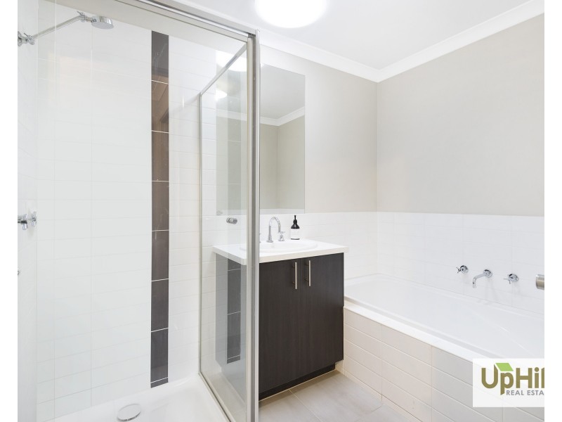 4/180 Henry Road, Pakenham VIC 3810