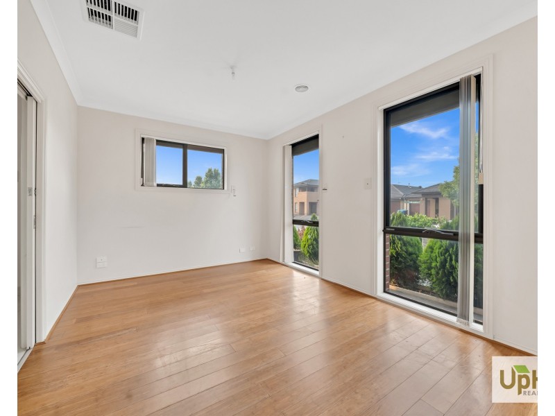 6 Falabela Road, Clyde North VIC 3978