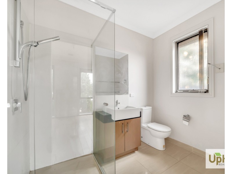 6 Falabela Road, Clyde North VIC 3978