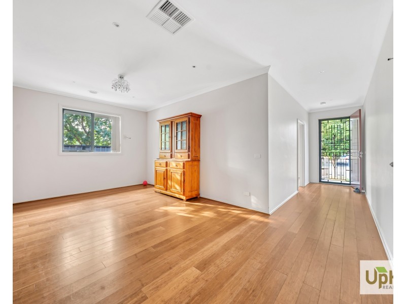 6 Falabela Road, Clyde North VIC 3978