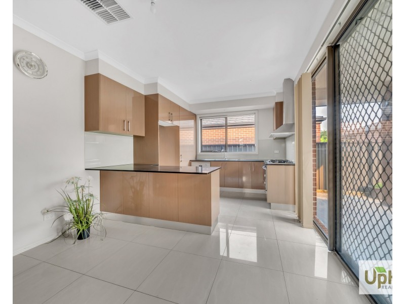 6 Falabela Road, Clyde North VIC 3978