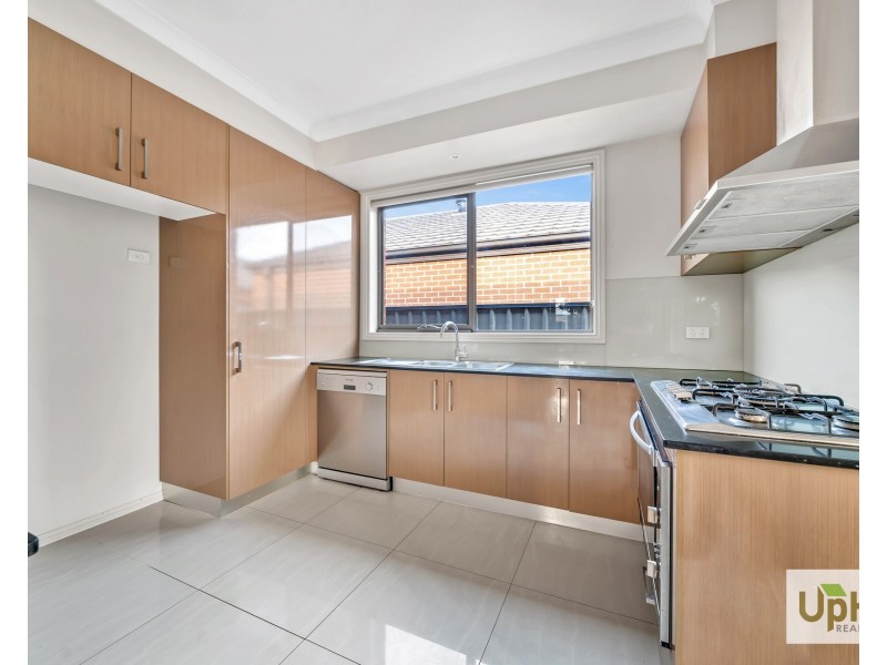 6 Falabela Road, Clyde North VIC 3978