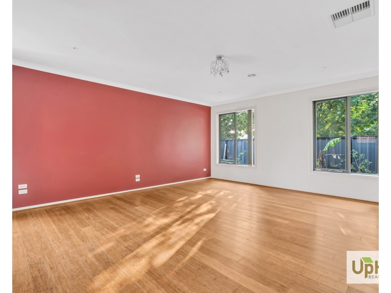 6 Falabela Road, Clyde North VIC 3978