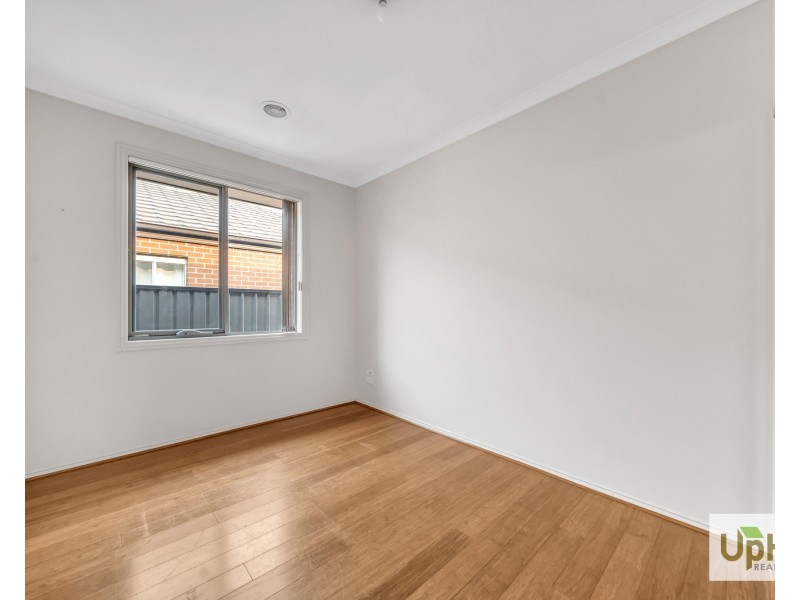 6 Falabela Road, Clyde North VIC 3978