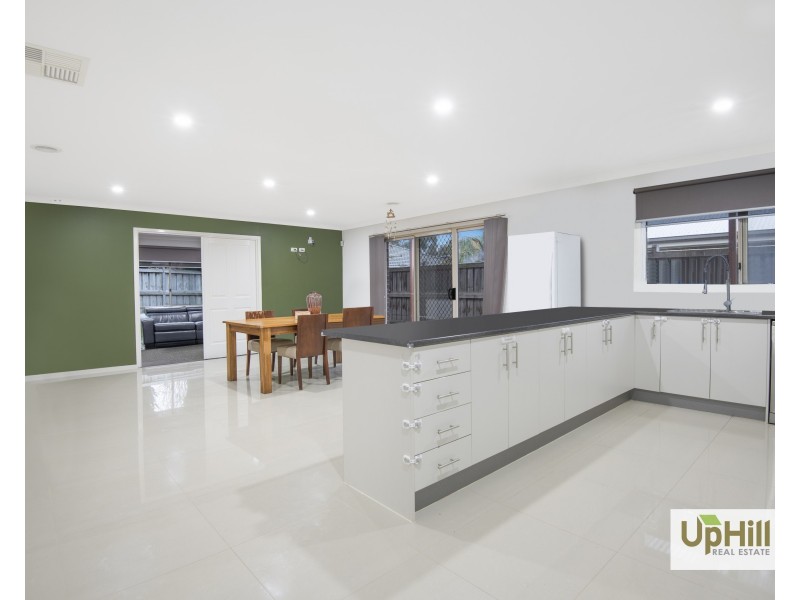 126 Linsell Boulevard, Cranbourne East VIC 3977