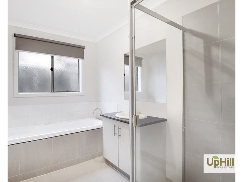 126 Linsell Boulevard, Cranbourne East VIC 3977