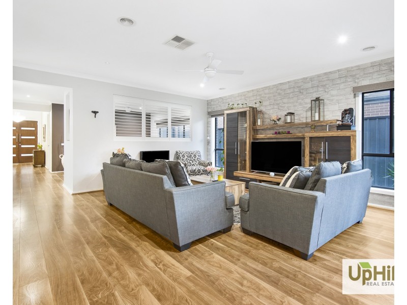 56 Glenrose Boulevard, Clyde North VIC 3978