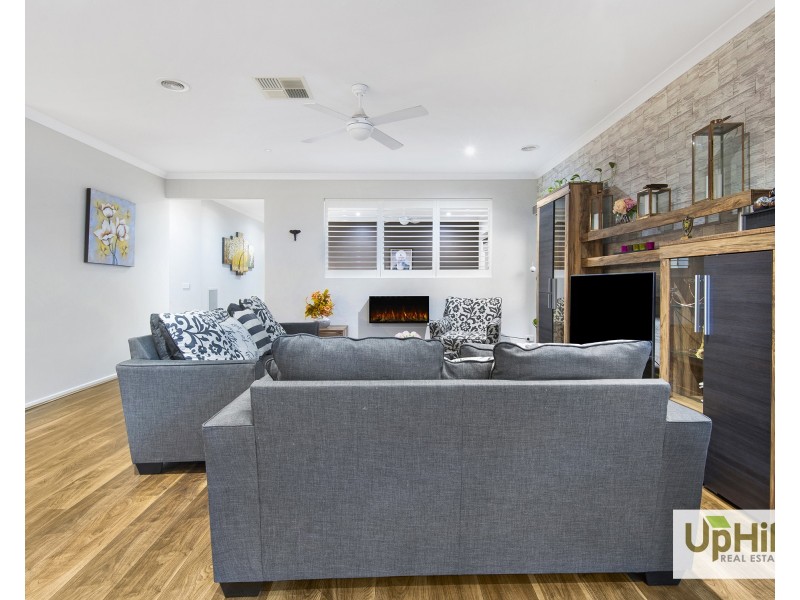 56 Glenrose Boulevard, Clyde North VIC 3978