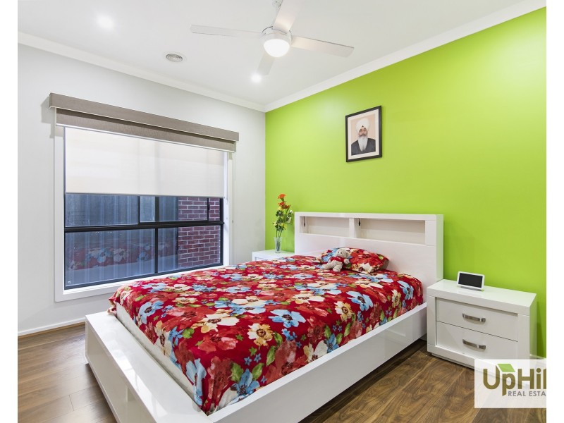 56 Glenrose Boulevard, Clyde North VIC 3978