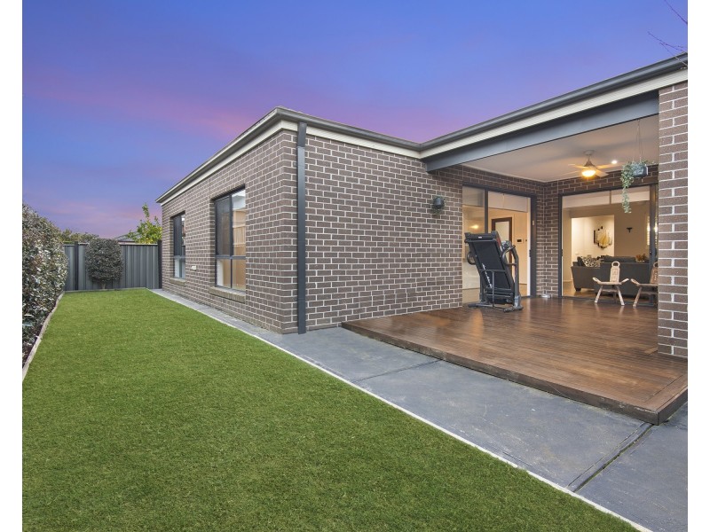 56 Glenrose Boulevard, Clyde North VIC 3978