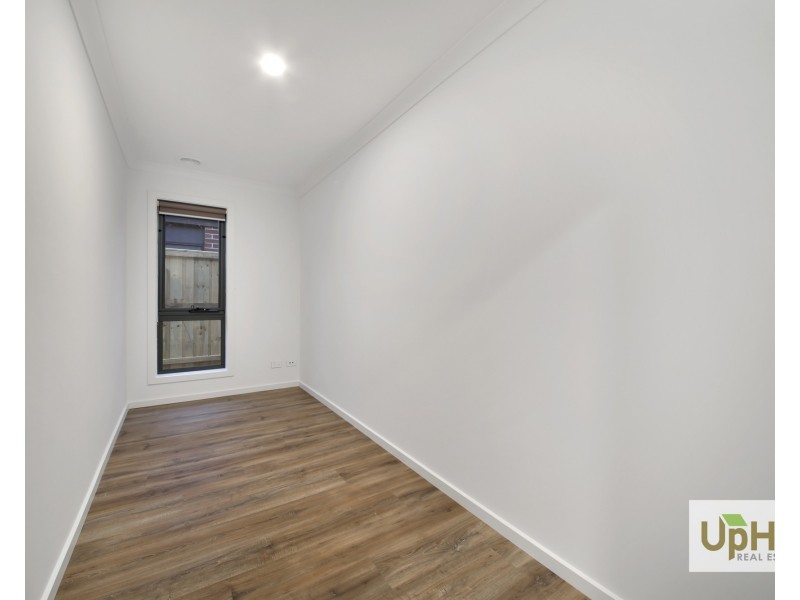 24 Scotland Circuit, Cranbourne West VIC 3977