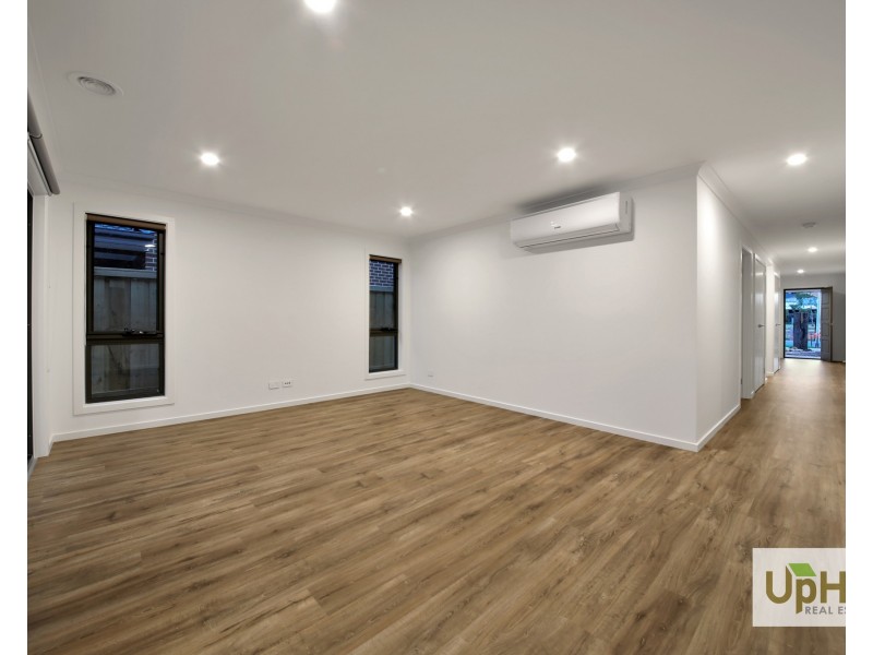 24 Scotland Circuit, Cranbourne West VIC 3977