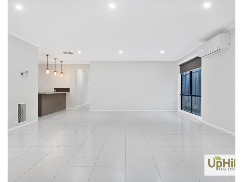 5 Corinda Street, Clyde North VIC 3978